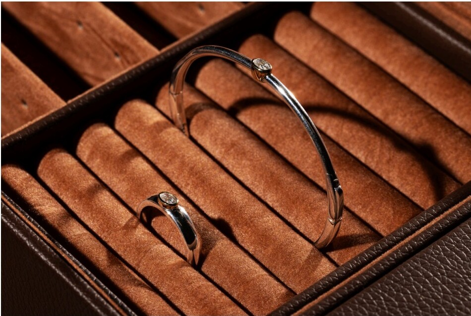 jewelry-bar-velvet-DfQpC4cp